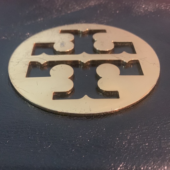 Tory Burch clutch with attachable shoulder strap - Picture 15 of 15